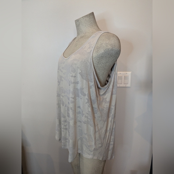 Torrid Active Camo burn out tank Grey Camo plus Size Size 2x - Picture 6 of 15